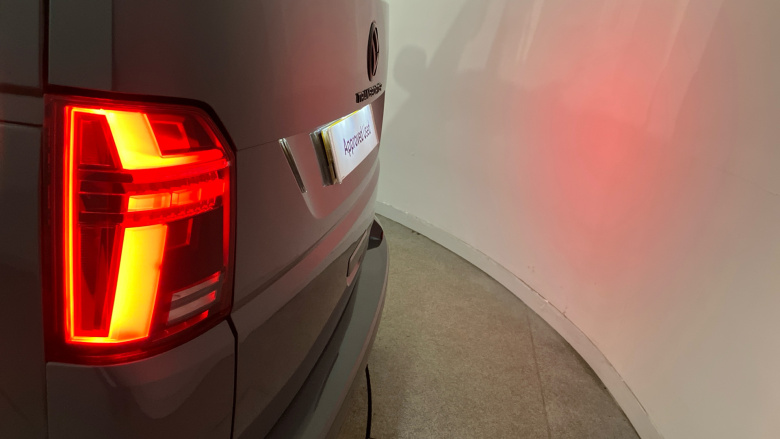 Volkswagen Transporter T32 Swb Diesel Special Edition 2.0 BiTDI 204 Sportline Black Ed Kombi Van DSG